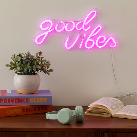 Scritta Led Good Vibes da parete | Rohome