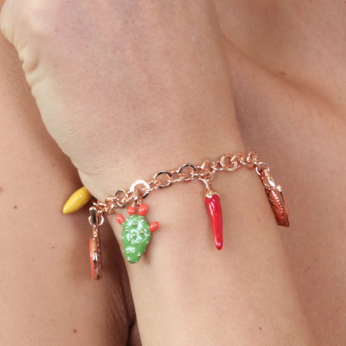 Bracciale in Metallo oro con charms siciliani | Rohome - Rohome